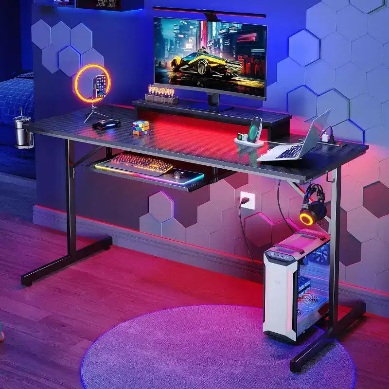 Bureau gaming de 63 pouces avec lumières LED et prises de courant, bureau d'ordinateur avec support d'écran et tiroir clavier pour bureau à domicile