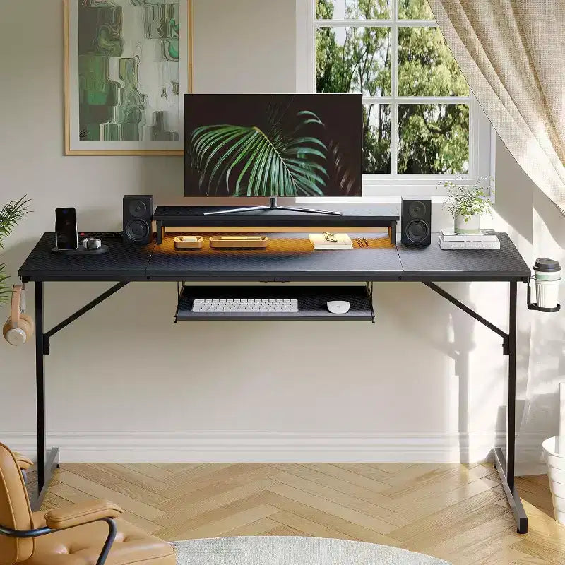 Bureau gaming de 63 pouces avec lumières LED et prises de courant, bureau d'ordinateur avec support d'écran et tiroir clavier pour bureau à domicile