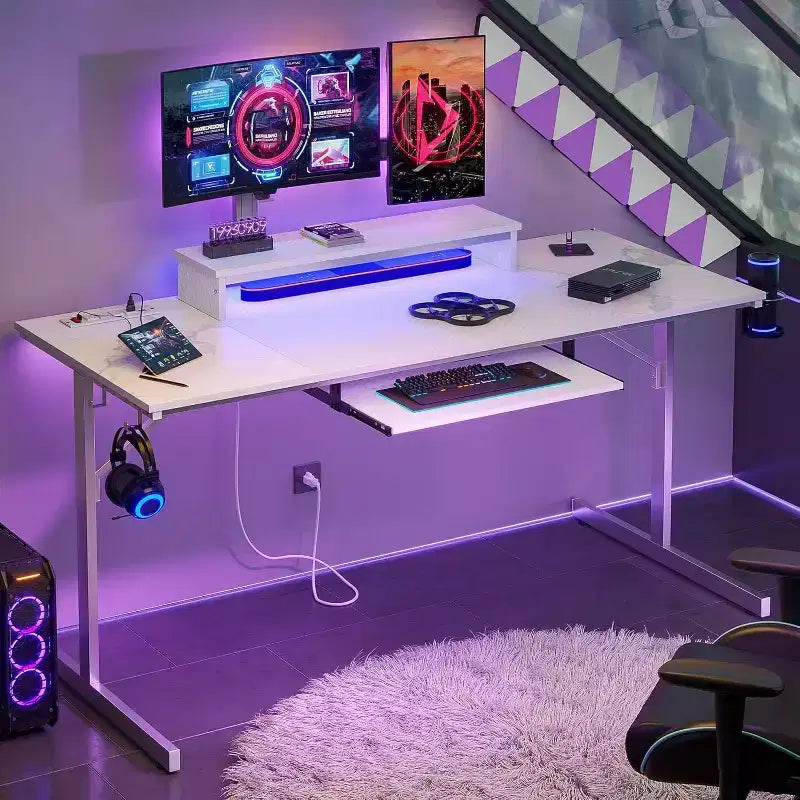 Bureau gaming de 63 pouces avec lumières LED et prises de courant, bureau d'ordinateur avec support d'écran et tiroir clavier pour bureau à domicile