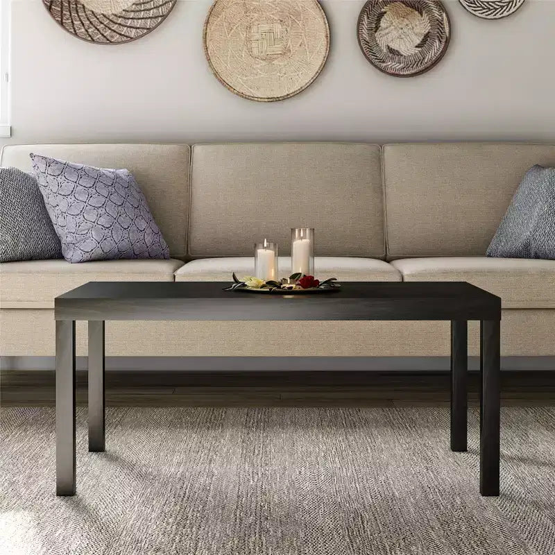Table basse au fini chêne noir avec base à 4 pieds