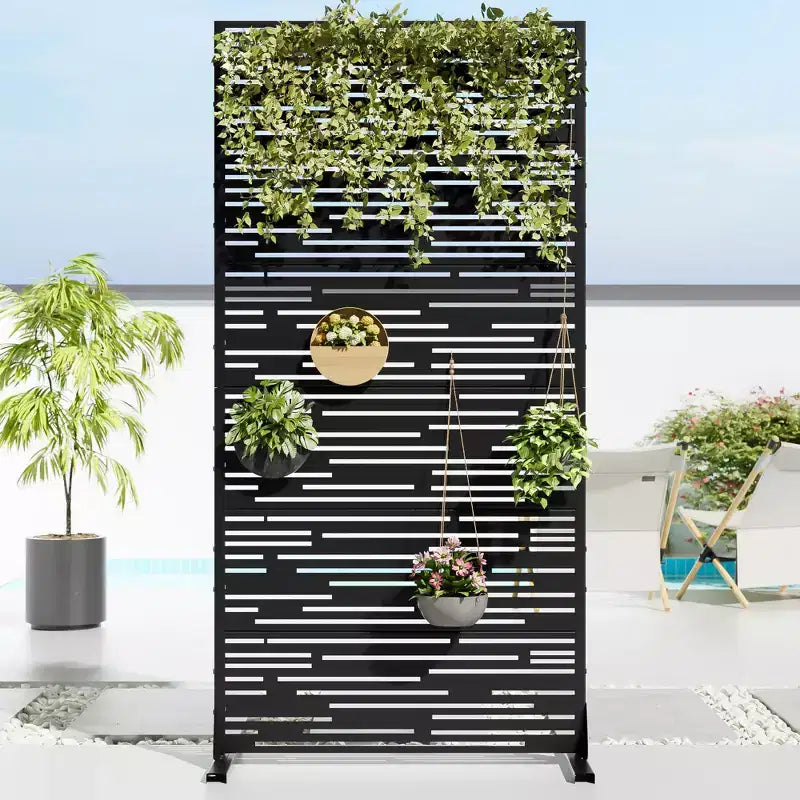 Jardinière en métal noir avec treillis et écran d'intimité, 183 cm (H) × 89 cm (L) / 183 cm (H) × 119 cm (L)